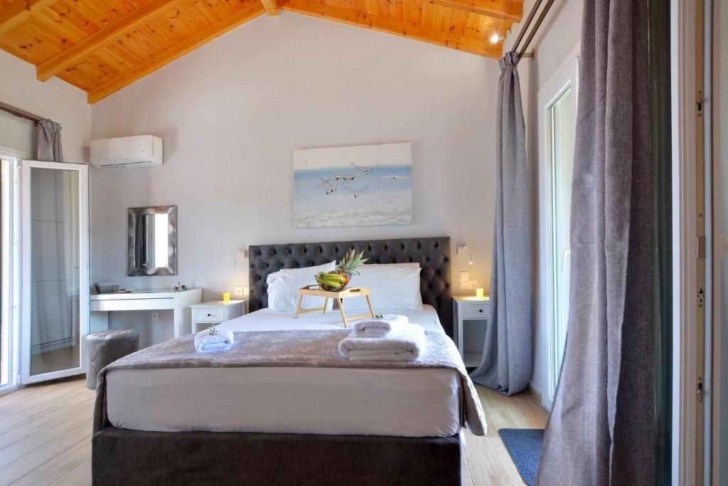 Double bedroom with air conditioning and dressing table