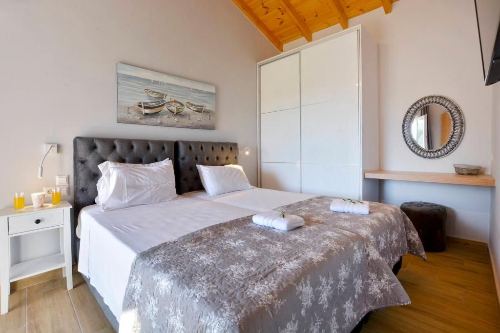 Bedroom 2 with two single beds and a built-in wardrobe
